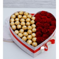 Kalp Kutuda 15 Kırmızı Gül ve 30 Çikolata