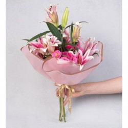 Pembe Güller ve Lilyum Çiçek Buketi