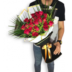 Kucak Dolusu 21'li Butik Kırmızı Gül Buketi