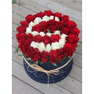 Aşkın Baş Harfi Kutuda Kırmızı Beyaz Gül Aranjmanı