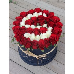 Aşkın Baş Harfi Kutuda Kırmızı Beyaz Gül Aranjmanı