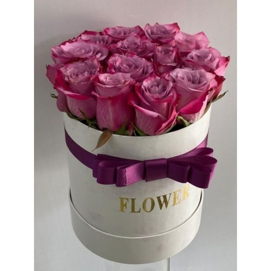 Beyaz Kutuda İthal Mor Güller